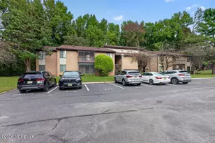 27 Meadow Green Cir, Manalapan Township, NJ 07726 - Photo 41