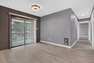 27 Meadow Green Cir, Manalapan Township, NJ 07726 - Photo 5