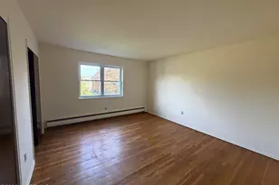 84 Manchester Ct, Freehold, NJ 07728 - Photo 5