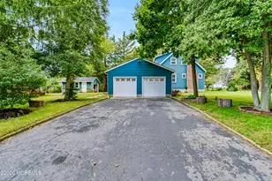 414 Roosevelt Ave, Oakhurst, NJ 07755 - Photo 27