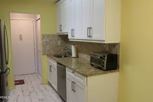 24 E Meadow Green Circle, Manalapan Township, NJ 07726 - Photo 7