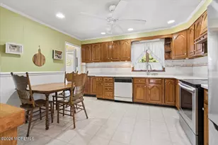 9 Ikes Ln, Manalapan Township, NJ 07726 - Photo 11