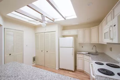 11 Western Reach, Red Bank, NJ 07701 - Photo 5