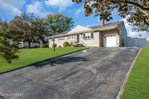 135 Irwin Pl, Middletown, NJ 07748 - Photo 5