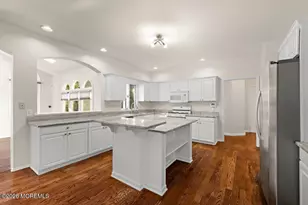 31 Sheffield Dr, Freehold, NJ 07728 - Photo 11