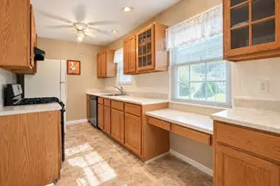 121 Farnworth Close, Freehold, NJ 07728 - Photo 7