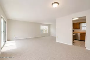 29 Lindsey Cir, Old Bridge Township, NJ 08857 - Photo 7