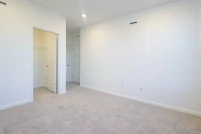911 District Blvd Ridge, East Brunswick Township, NJ 08816 - Photo 5