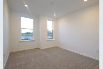 911 District Blvd Ridge, East Brunswick Township, NJ 08816 - Photo 3
