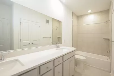 911 District Blvd Ridge, East Brunswick Township, NJ 08816 - Photo 19