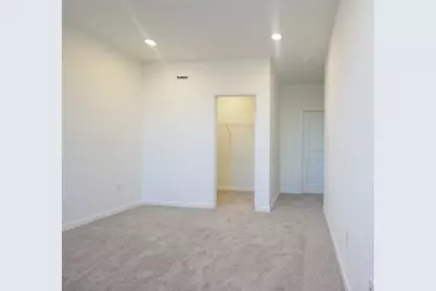 911 District Blvd Ridge, East Brunswick Township, NJ 08816 - Photo 9
