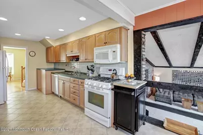 13 Roslyn Drive, Oakhurst, NJ 07755 - Photo 17