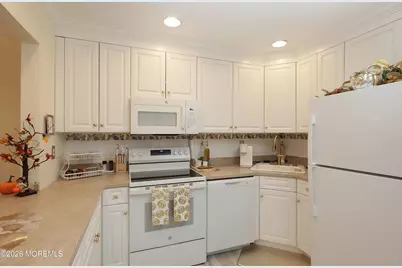 143 Lexington Court, Red Bank, NJ 07701 - Photo 15