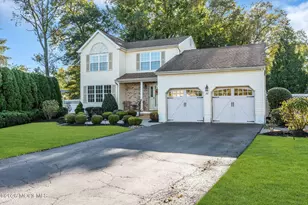 38 Hyer Ct, Aberdeen Township, NJ 07747 - Photo 9