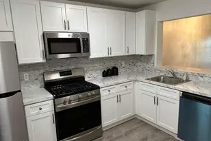 204 Forsythia Ln, Englishtown, NJ 07726 - Photo 3