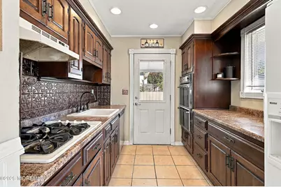 510 Mackey Avenue, Belford, NJ 07718 - Photo 9