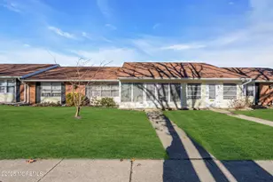 387C Chatham Ct, Lakewood, NJ 08701 - Photo 1