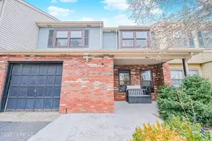 4 Stone Ct, East Brunswick Township, NJ 08816 - Photo 1