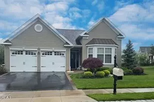 211 Campbell Ct, Shrewsbury, NJ 07702 - Photo 1