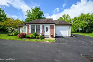 17 Linton Close, Freehold, NJ 07728 - Photo 1