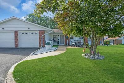 907A Dumbarton Drive #907A, Lakewood, NJ 08701 - Photo 1