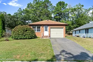 10 Magnolia Rd, Stafford Township, NJ 08050 - Photo 1