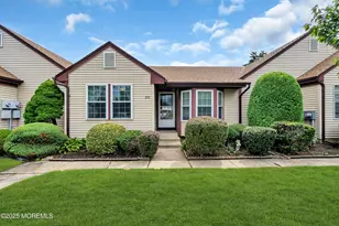 27 Benjamin Franklin Dr, Monroe Township, NJ 08831 - Photo 1