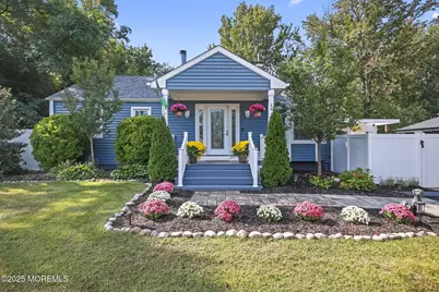 28 W Park Avenue, Belford, NJ 07718 - Photo 1