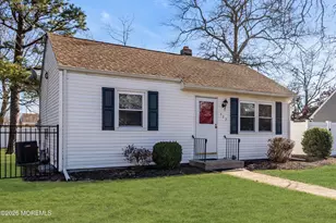 537 Longboat Ave, Beachwood, NJ 08722 - Photo 1