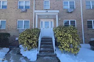 39 Manchester Ct, Freehold, NJ 07728 - Photo 1