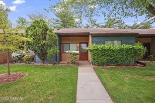 220 Medford Ct, Manalapan Township, NJ 07726 - Photo 1