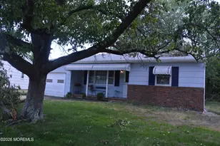 107 Bolingbroke Ct, Toms River Township, NJ 08757 - Photo 1