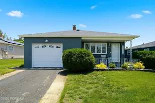 7 Canaries Ct, Toms River Township, NJ 08757 - Photo 1
