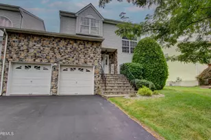 29 Hummingbird Ct, Marlboro Township, NJ 07746 - Photo 1