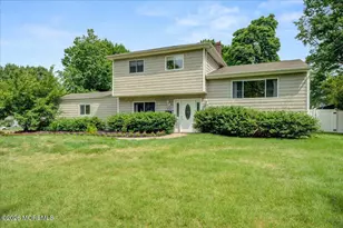 537 Roxbury Rd, Belford, NJ 07718 - Photo 1