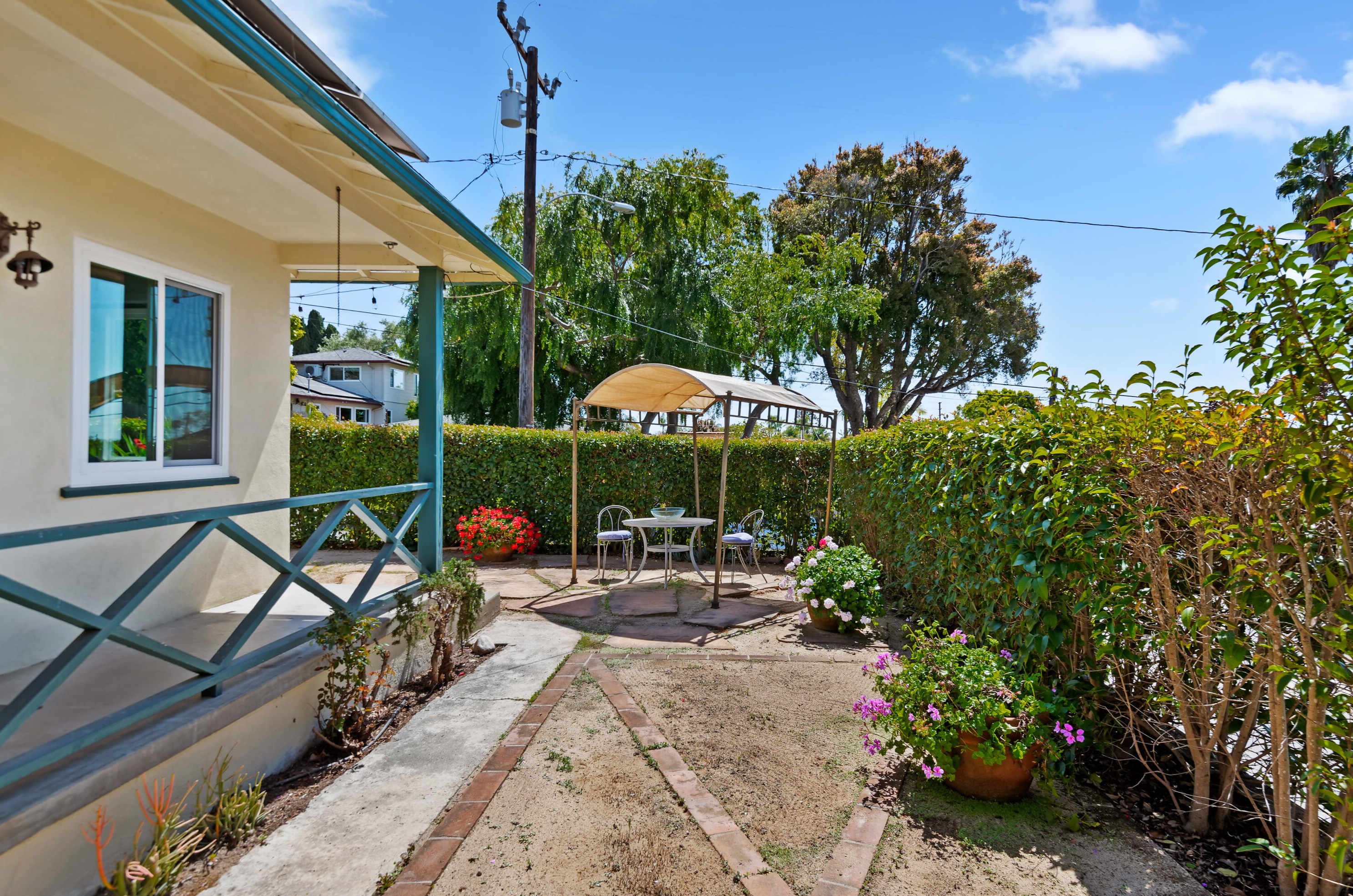 502 Chiquita Rd, Santa Barbara CA  93103-2540 exterior