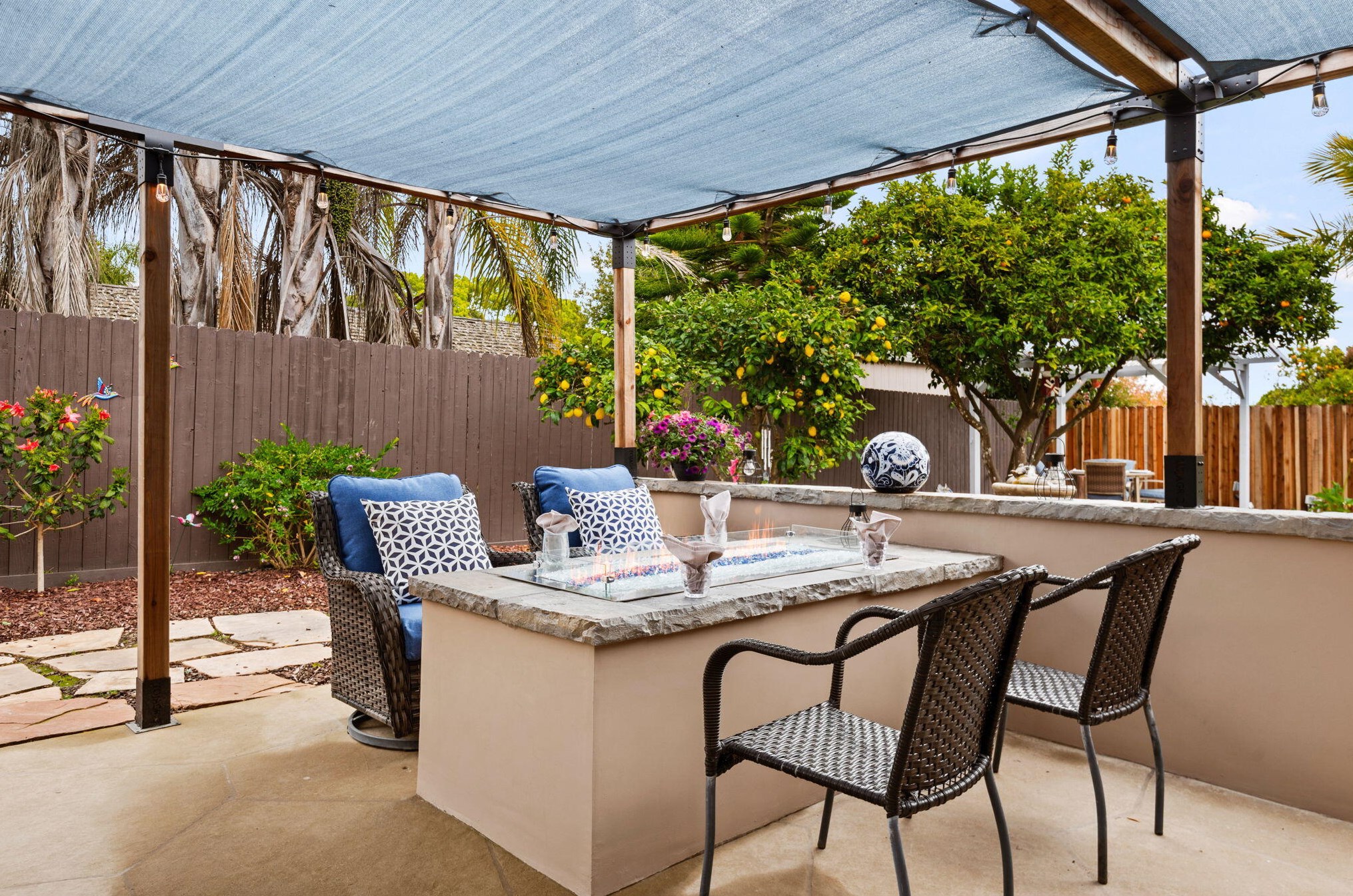 280 Savona Ave, Santa Barbara CA  93117-1202 exterior