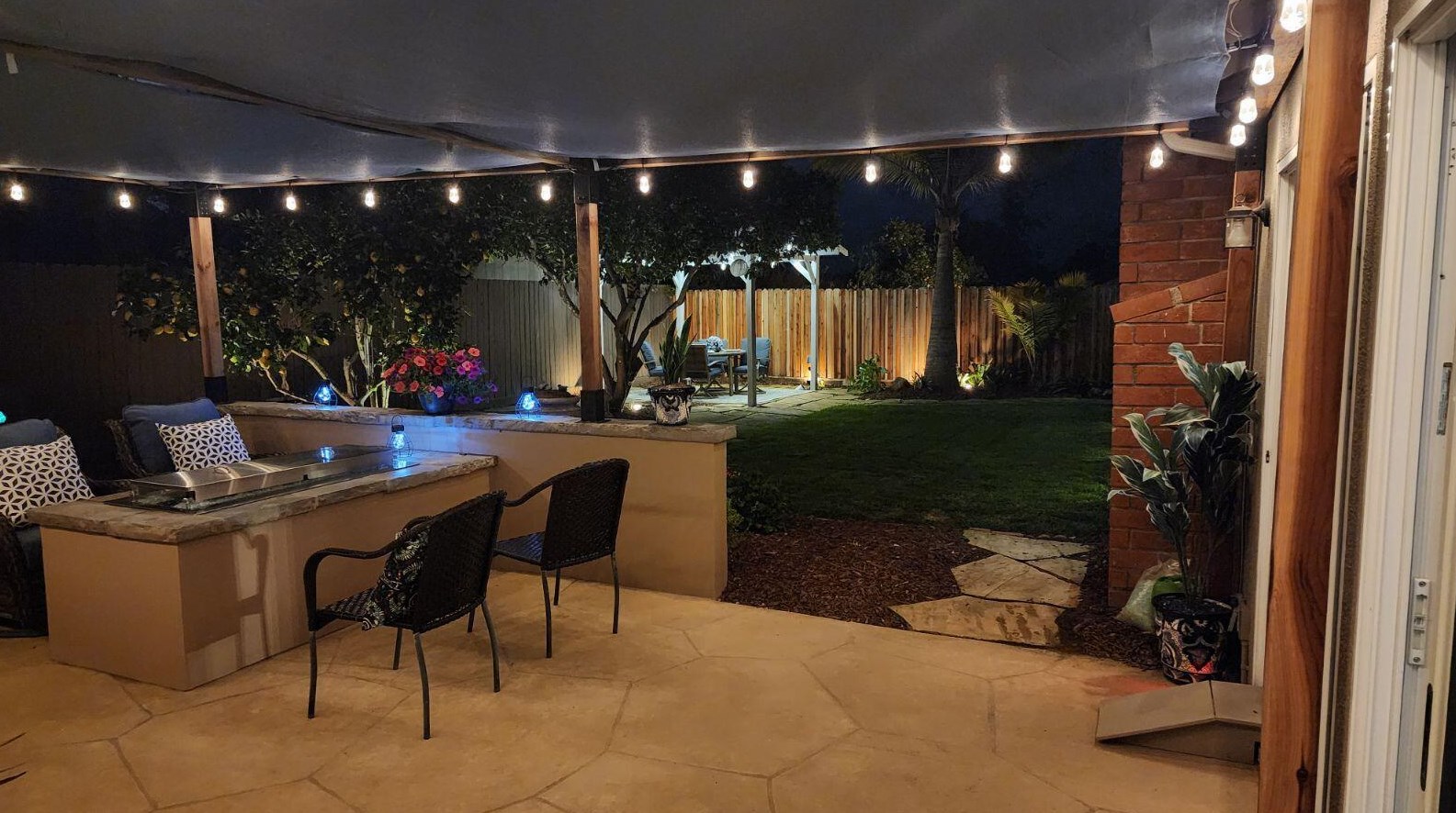 280 Savona Ave, Santa Barbara CA  93117-1202 exterior