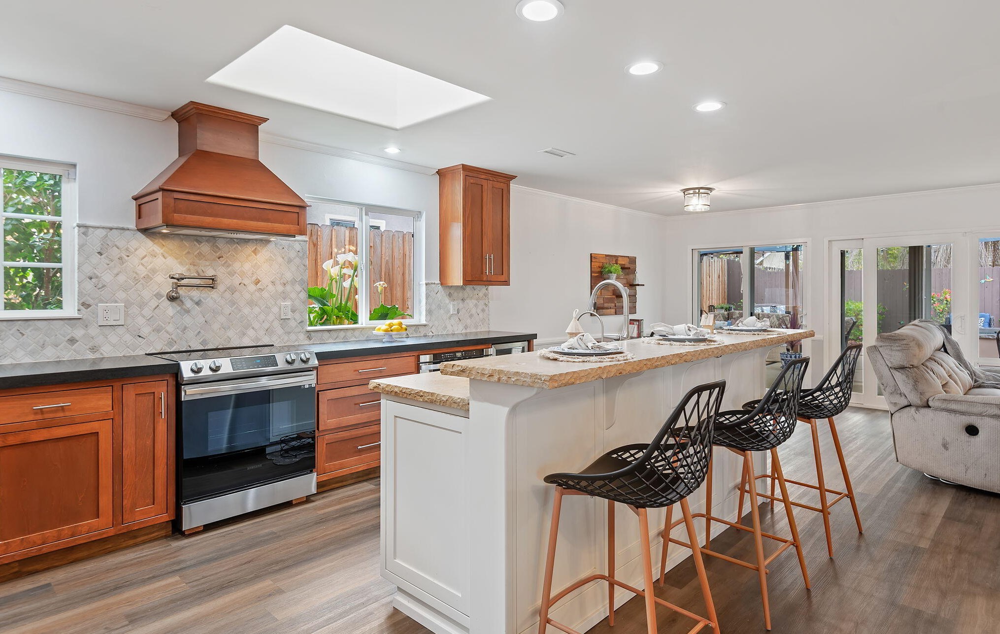 280 Savona Ave, Santa Barbara CA  93117-1202 exterior