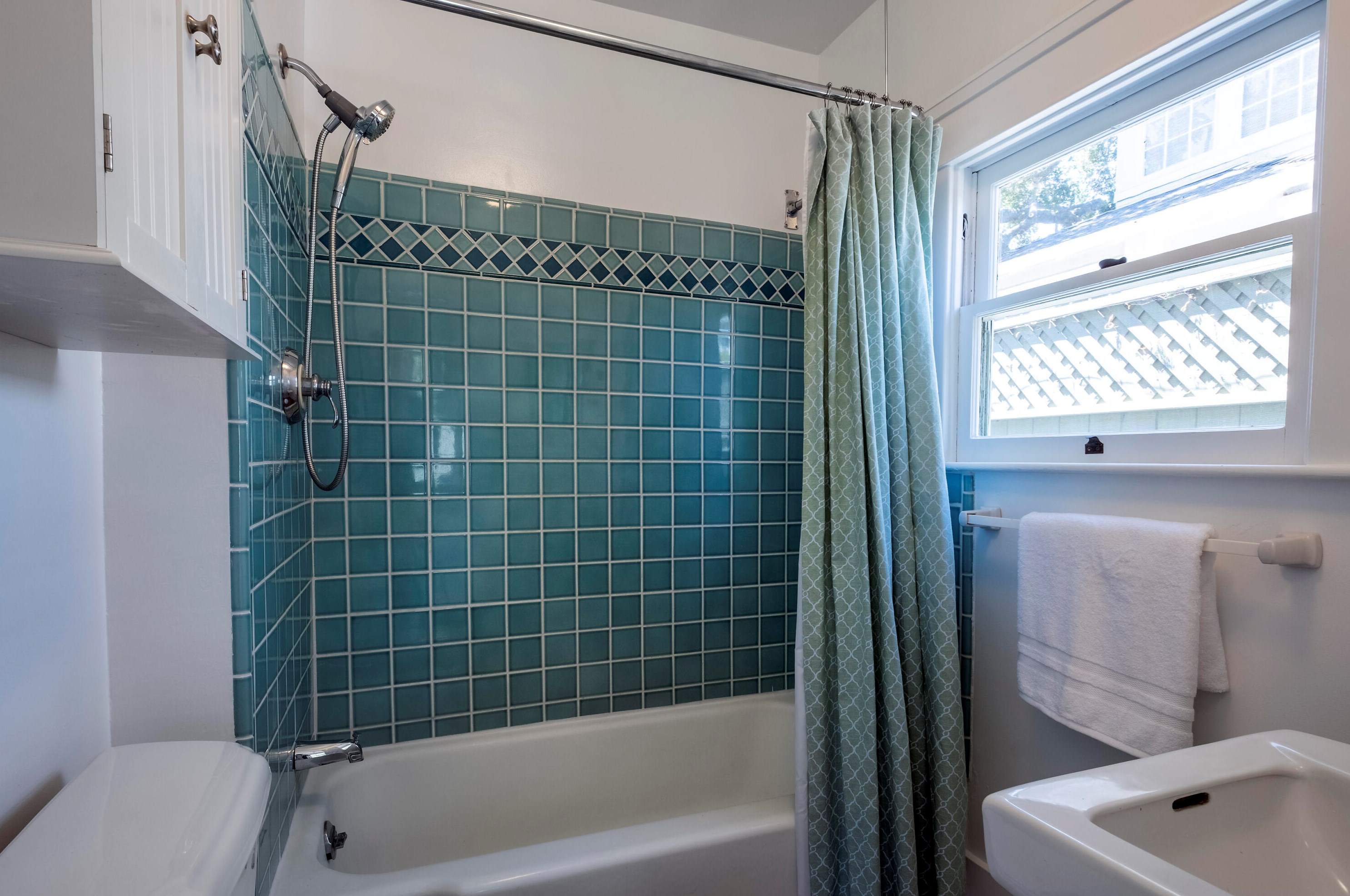 427 Sola St, Santa Barbara CA  93101-1220 exterior