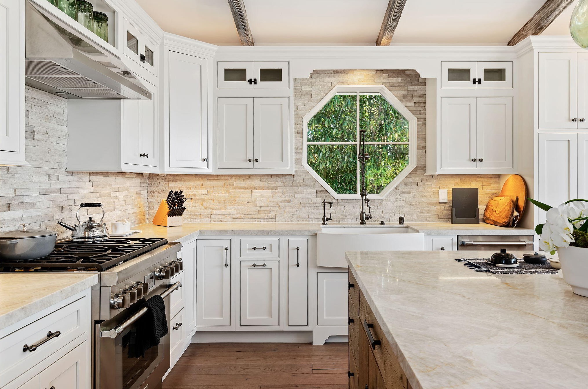 1530 Shoreline Dr, Santa Barbara CA  93109-2073 exterior