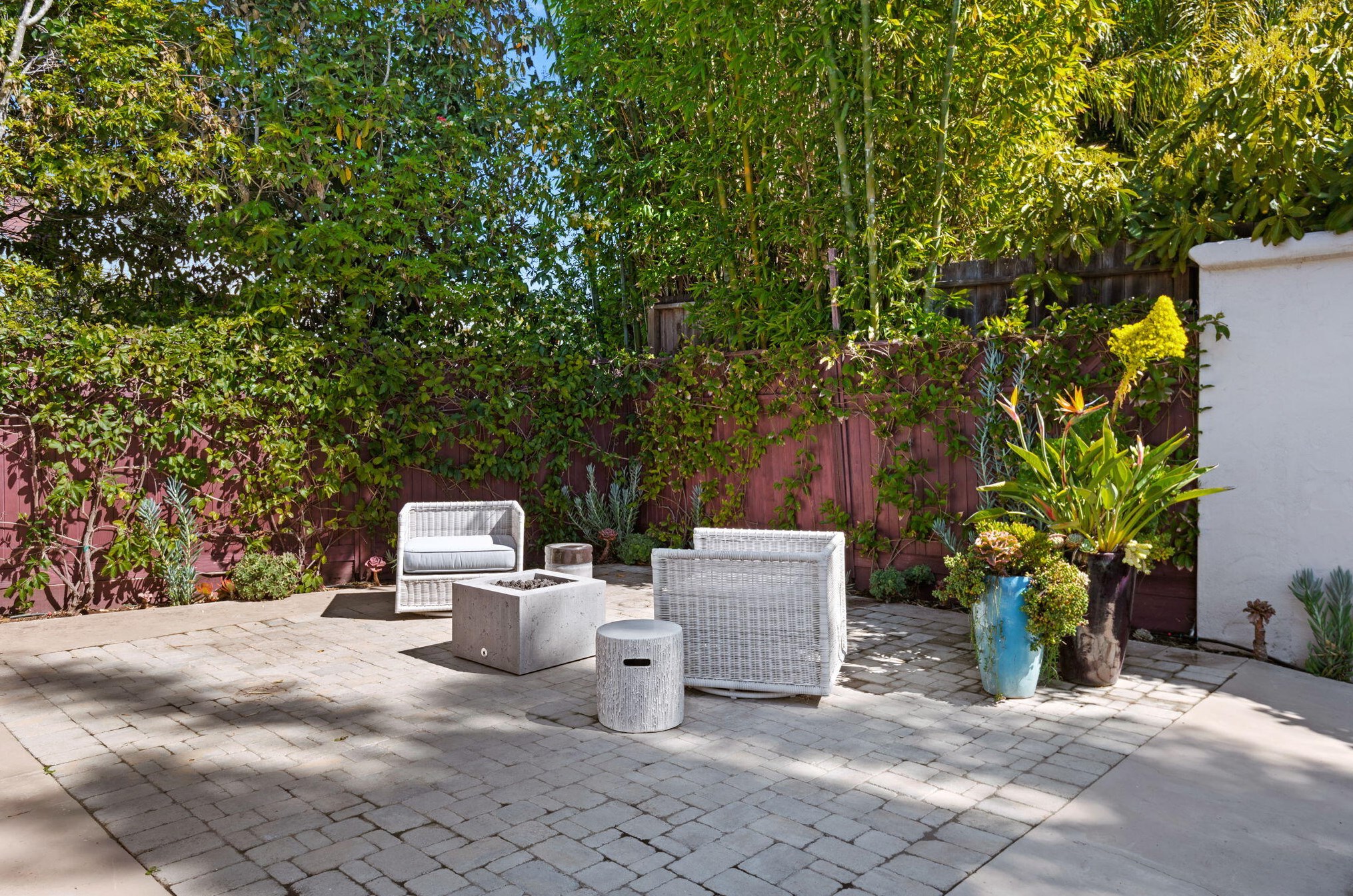 1530 Shoreline Dr, Santa Barbara CA  93109-2073 exterior
