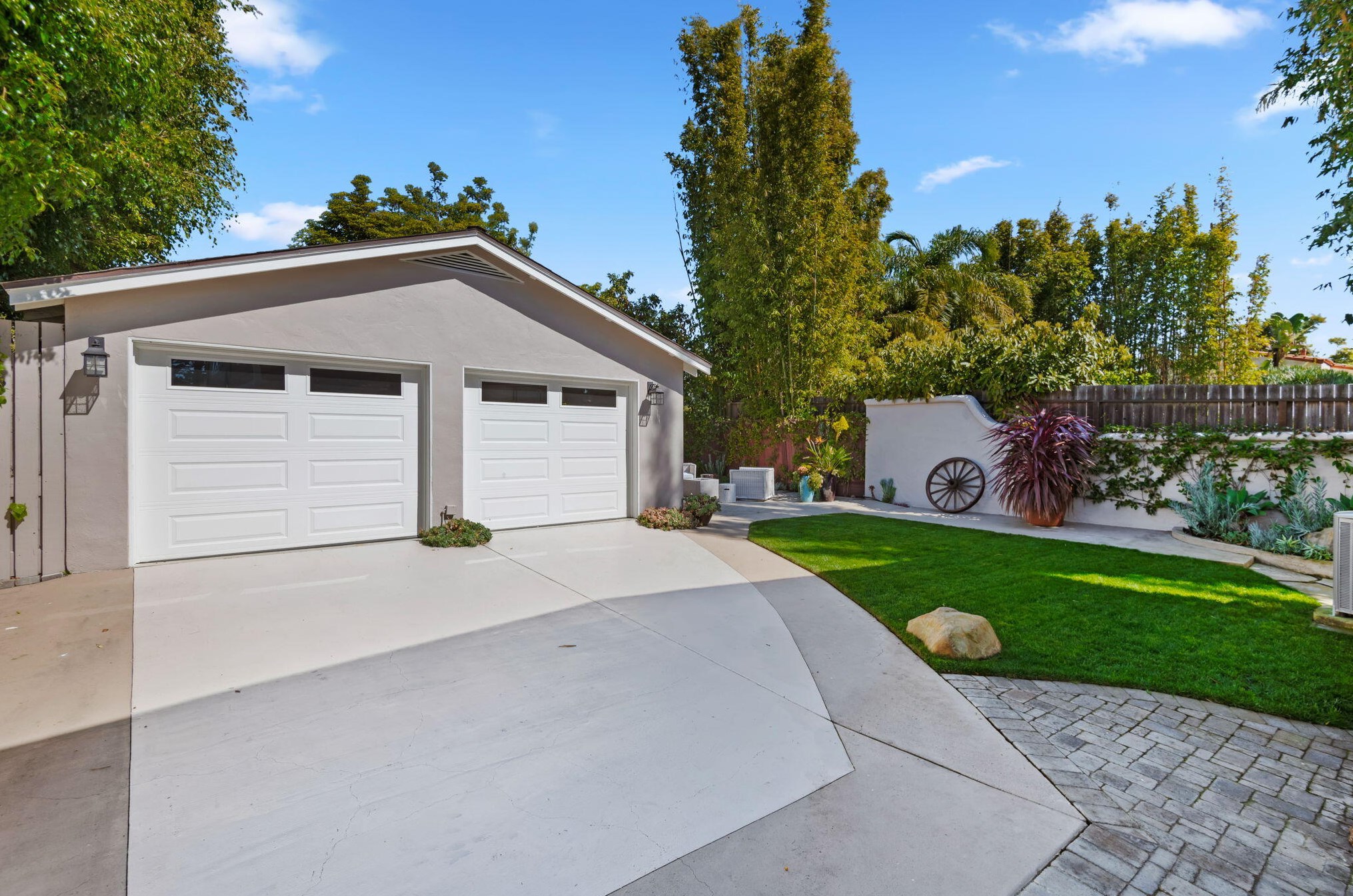 1530 Shoreline Dr, Santa Barbara CA  93109-2073 exterior