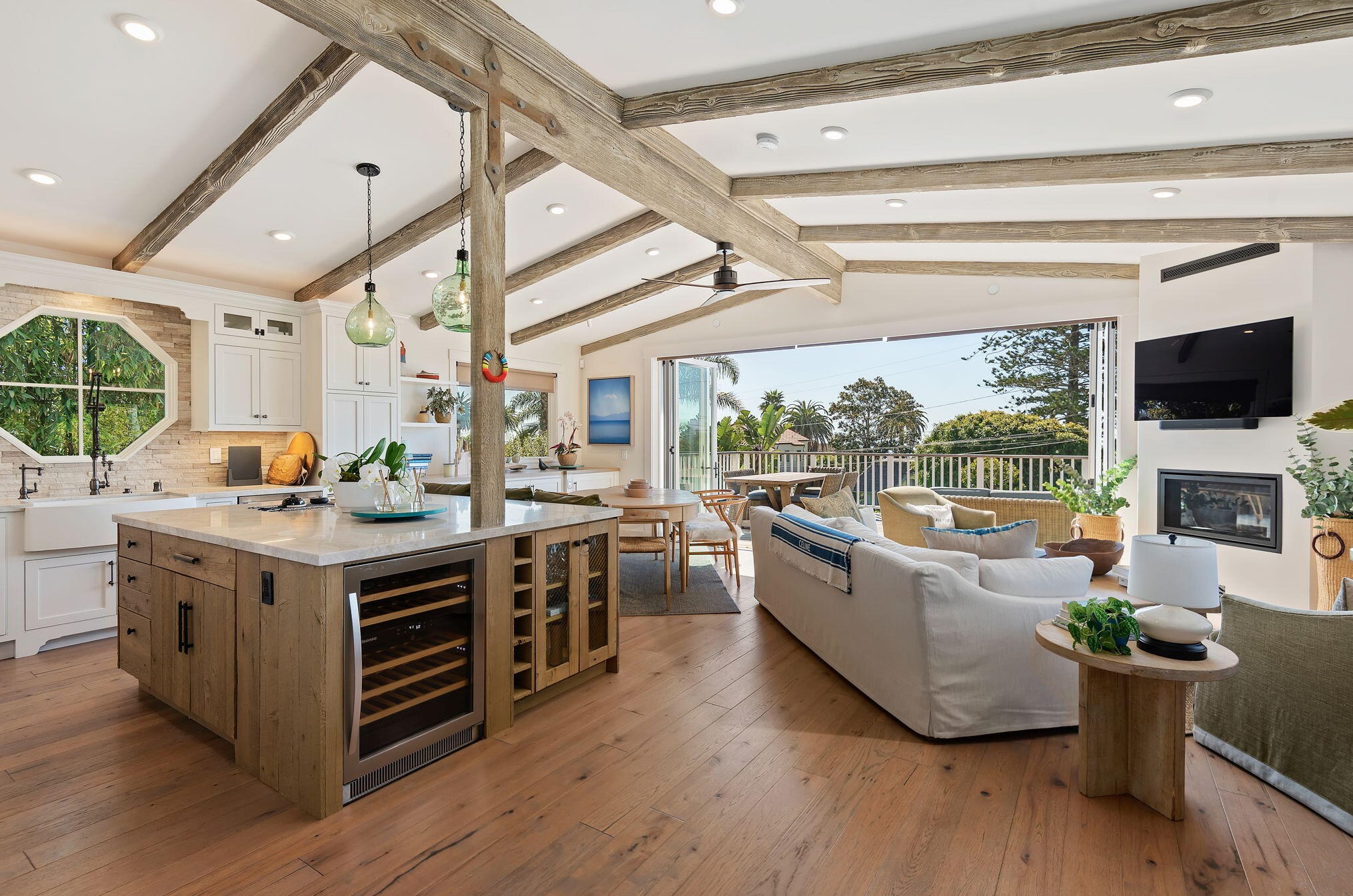1530 Shoreline Dr, Santa Barbara CA  93109-2073 exterior