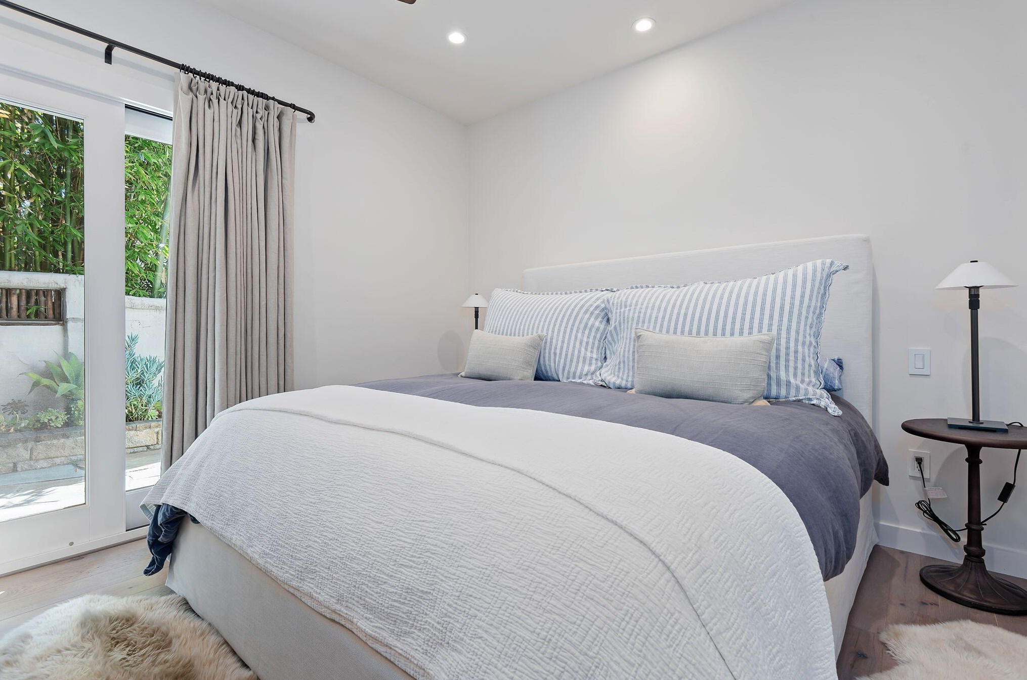 1530 Shoreline Dr, Santa Barbara CA  93109-2073 exterior