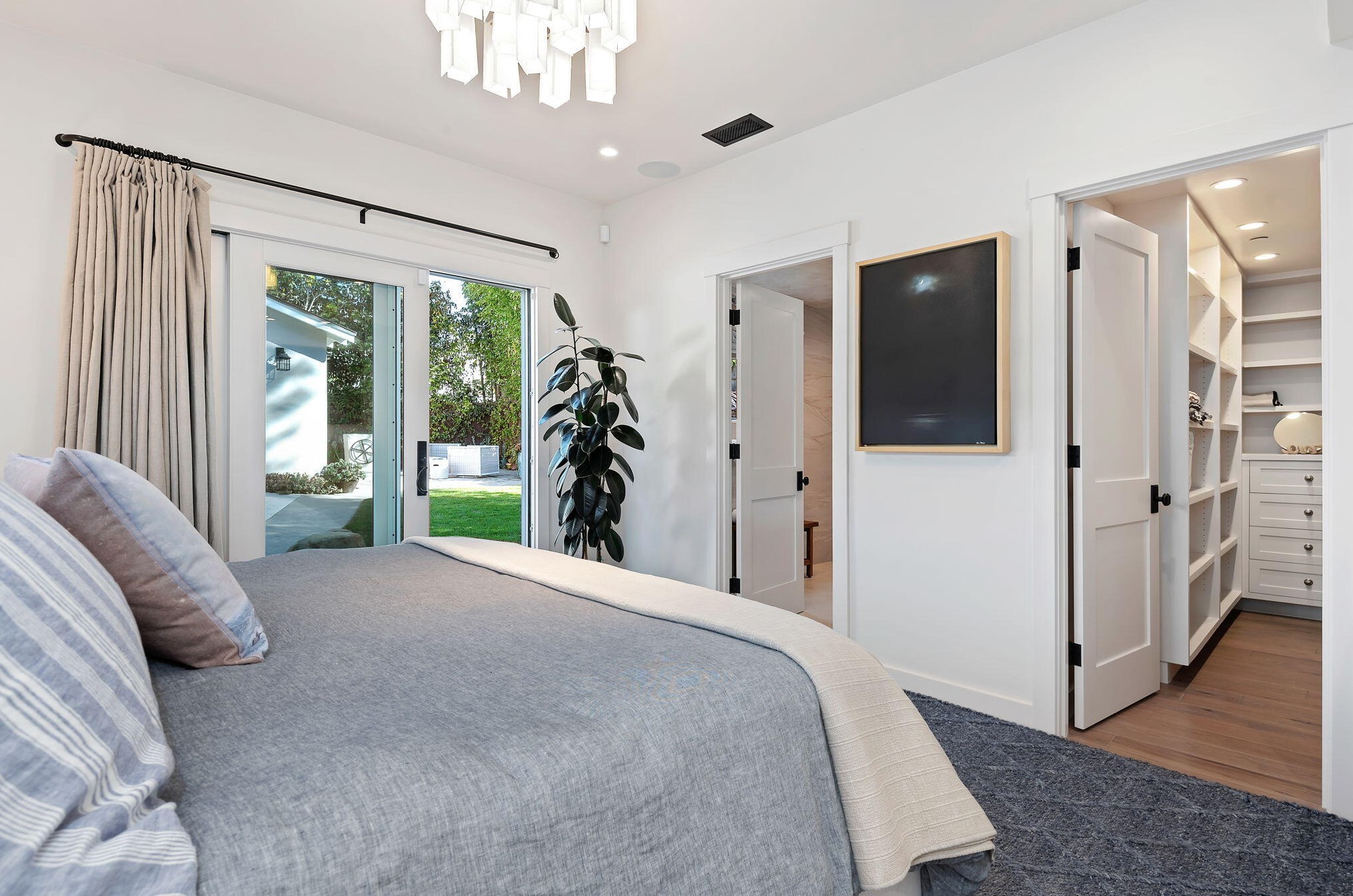 1530 Shoreline Dr, Santa Barbara CA  93109-2073 exterior