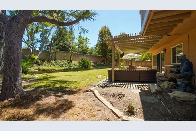 718 Pamela Wood Street, Thousand Oaks, CA 91320 - Photo 35