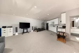 280 W Mountain Dr, Santa Barbara, CA 93103 - Photo 25