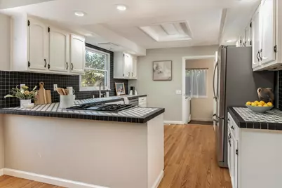 315 W Victoria Street, Santa Barbara, CA 93101 - Photo 15