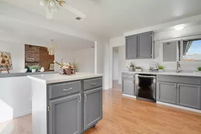 1001 E Bush Avenue, Lompoc, CA 93436 - Photo 7